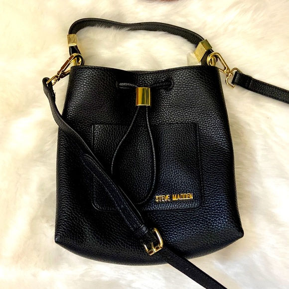 Steve Madden Handbags - Host Pick ⭐️ 🌟 Steve Madden small black crossbody/ shoulder bag ⭐️ 🌟